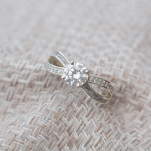 Solitaire Twist Ring