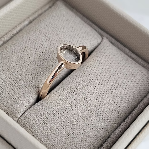 Gold Classic Oval Ring